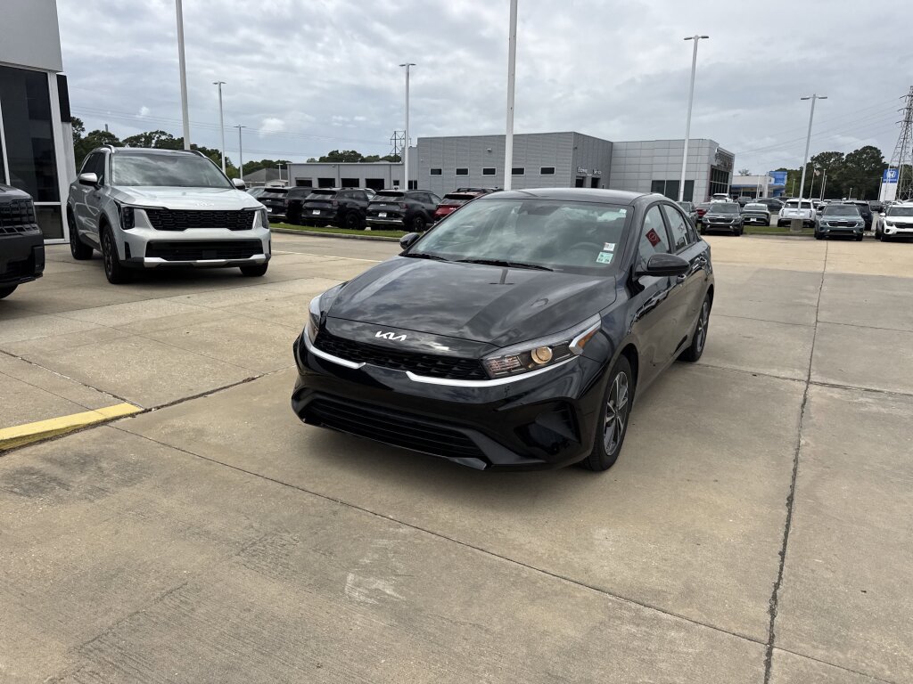 Certified 2024 Kia Forte LXS FWD image 4