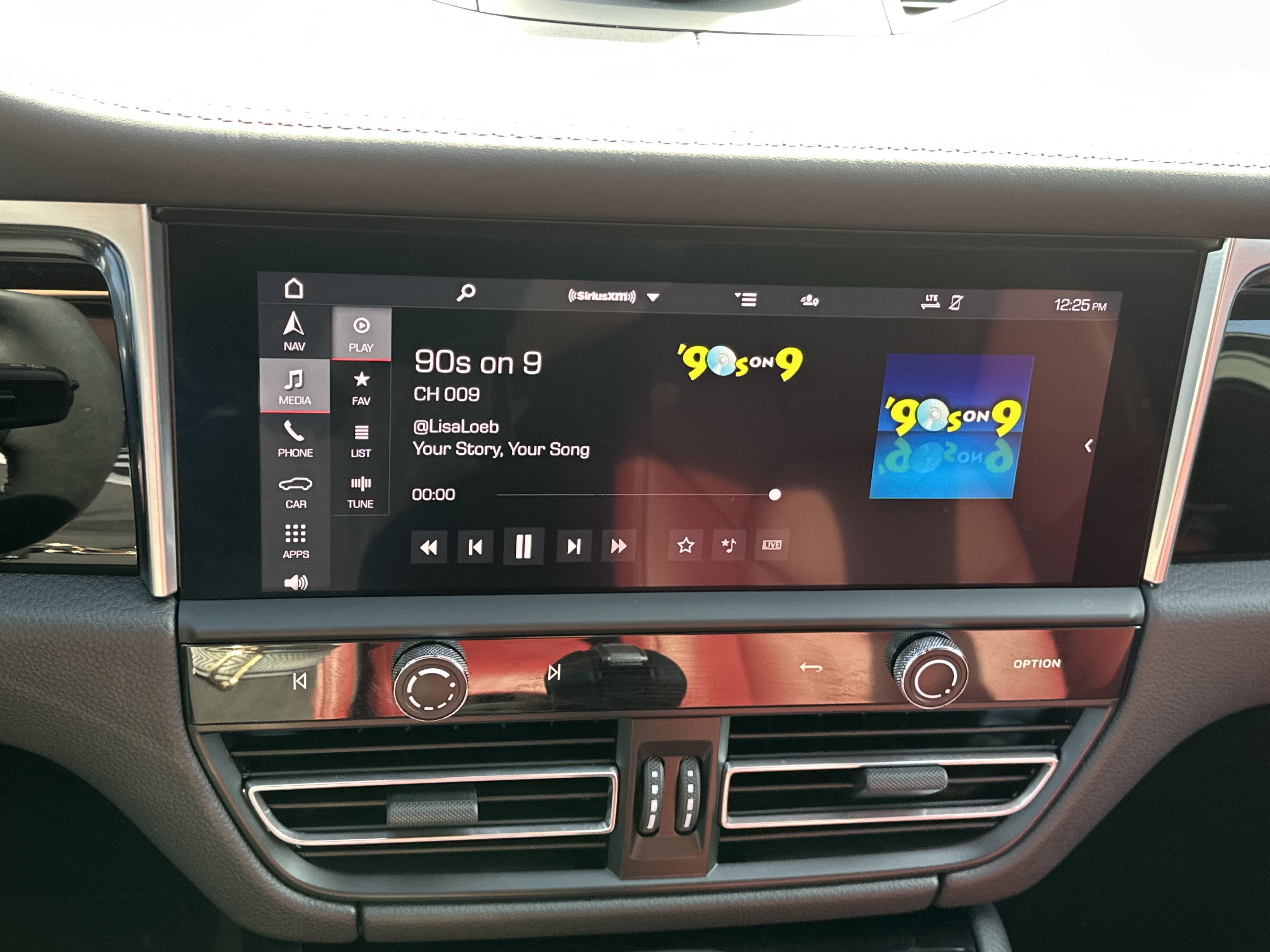 Used 2023 Porsche Macan image 25