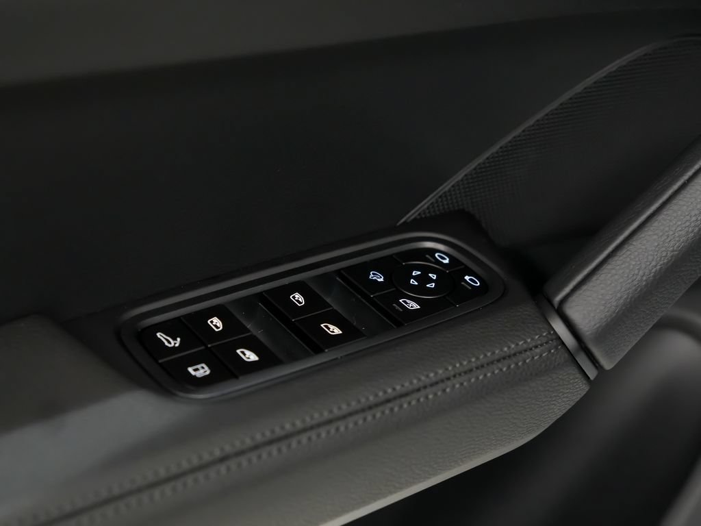 New 2026 Porsche Cayenne E-Hybrid Coupe AWD/4WD image 23
