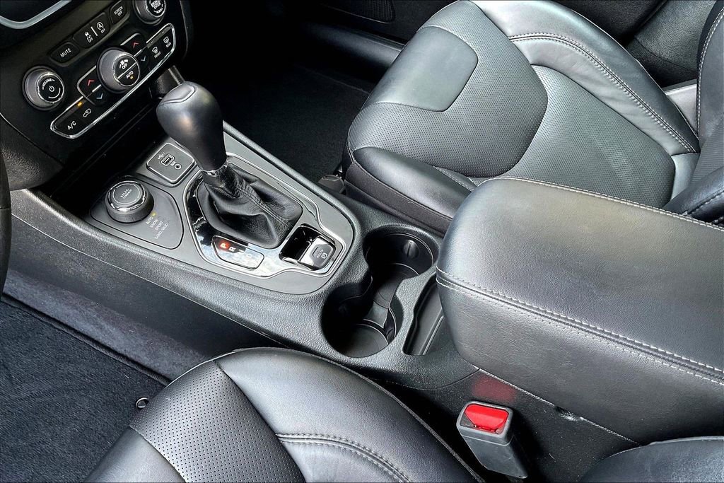 Used 2023 Jeep Cherokee Altitude Lux image 16