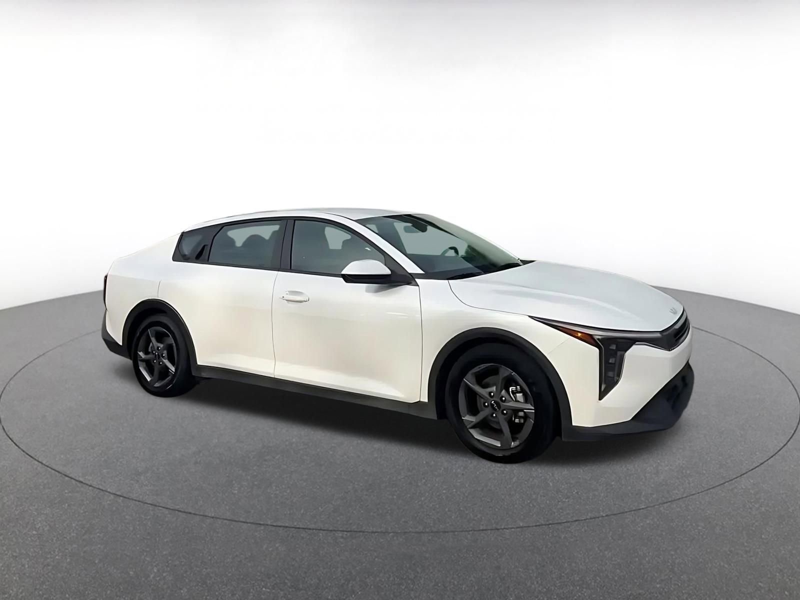 Used 2025 Kia K4 LXS image 2