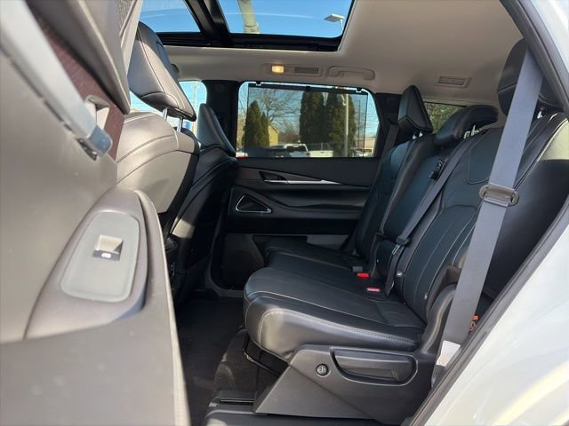Used 2022 INFINITI QX60 Sensory w/ Cargo Package image 15