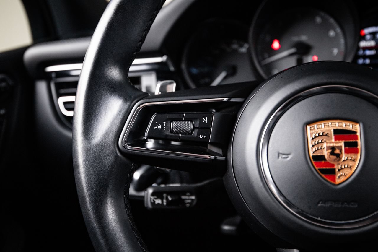 Certified 2023 Porsche Macan S AWD/4WD image 17