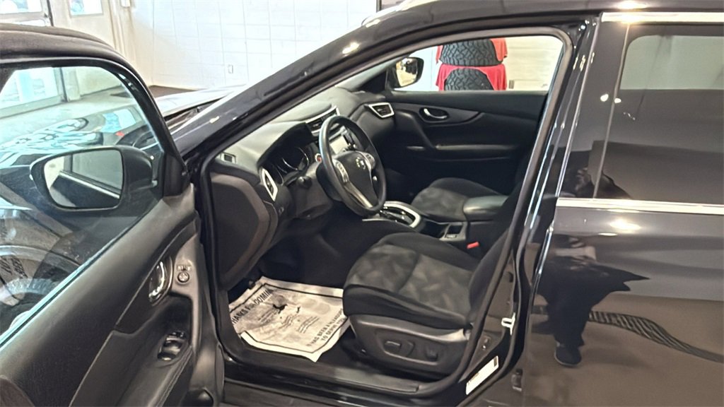 Used 2016 Nissan Rogue SV w/ SV Premium Package image 22