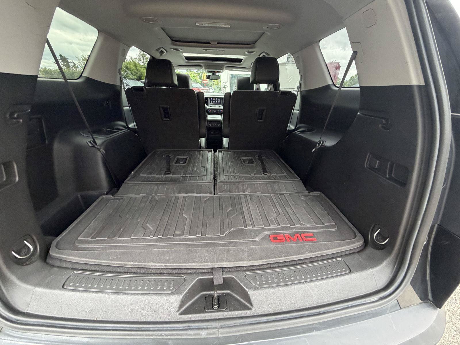 Used 2020 GMC Acadia SLT w/ LPO, Floor Liner Package AWD/4WD image 10
