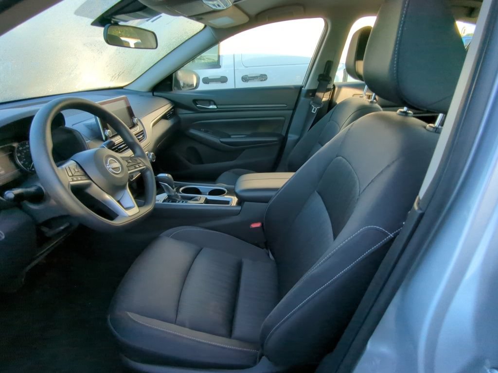 Used 2024 Nissan Altima 2.5 SV FWD image 6