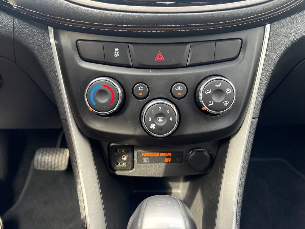 Used 2022 Chevrolet Trax LT w/ LT Convenience Package AWD/4WD image 21
