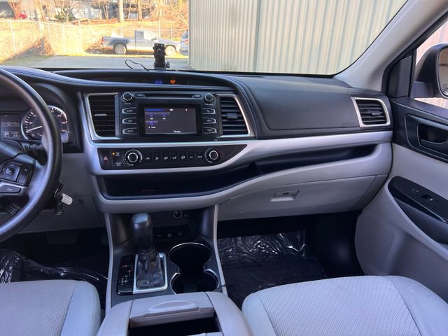Used 2016 Toyota Highlander LE image 14