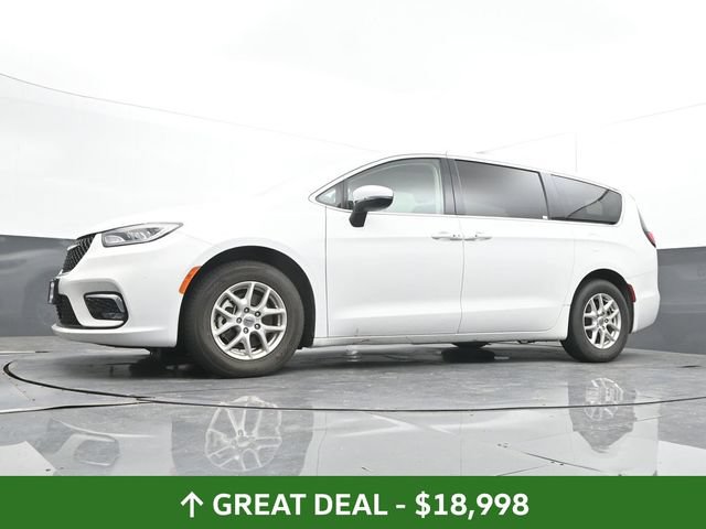 Used 2023 Chrysler Pacifica Touring-L FWD image 35