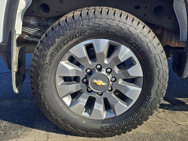 Used 2025 Chevrolet Silverado 2500 Custom w/ Custom Value Package image 5