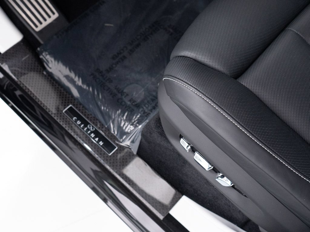 Certified 2026 Rolls-Royce Cullinan Black Badge AWD/4WD image 13