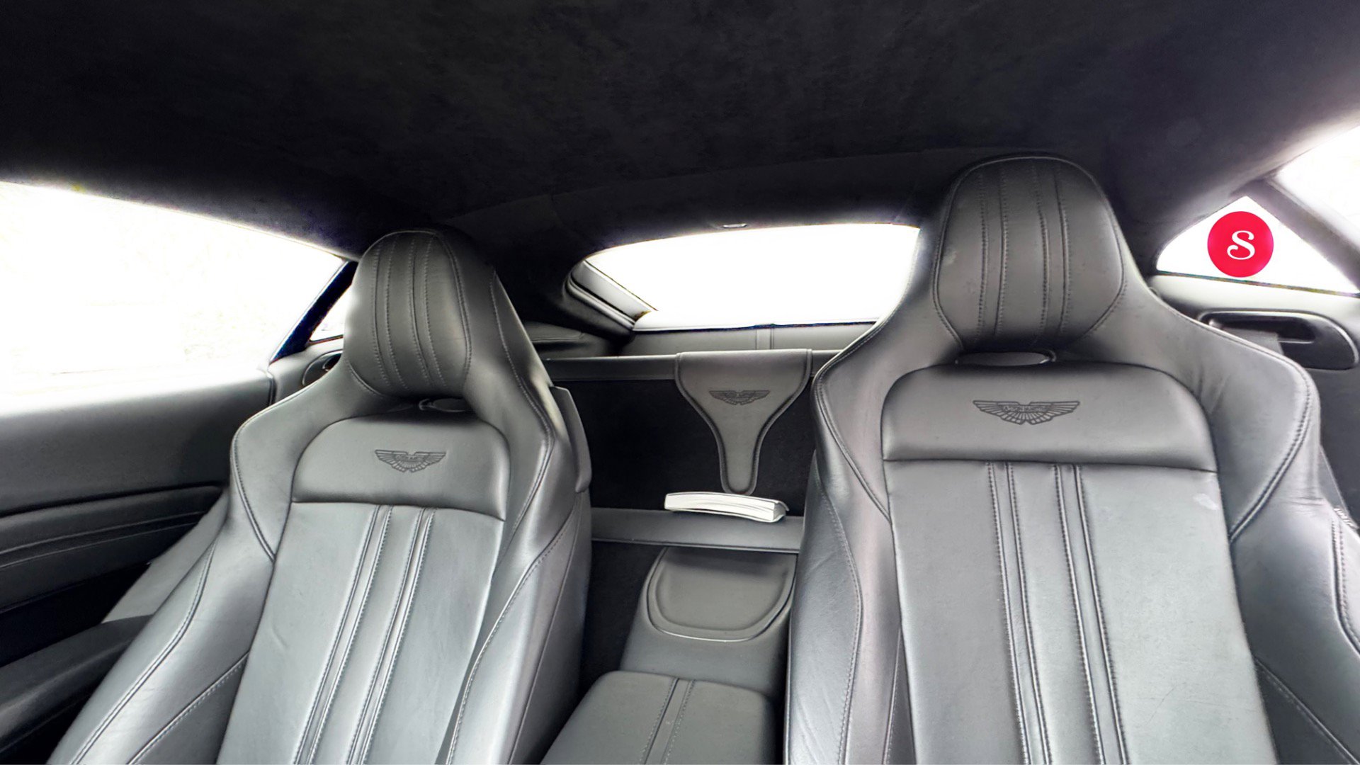 Used 2019 Aston Martin V8 Vantage Coupe image 20