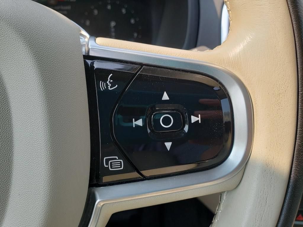 Used 2020 Volvo XC90 T6 Momentum AWD/4WD image 14