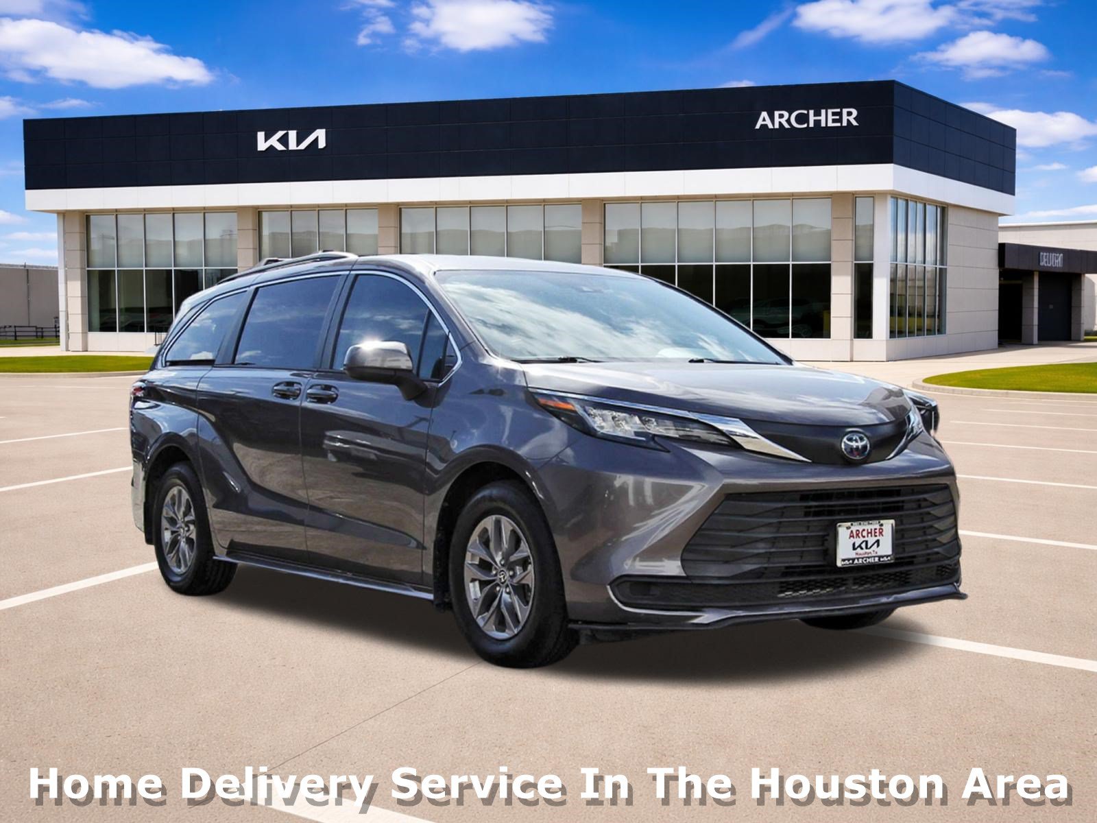 Used 2022 Toyota Sienna LE FWD image 1