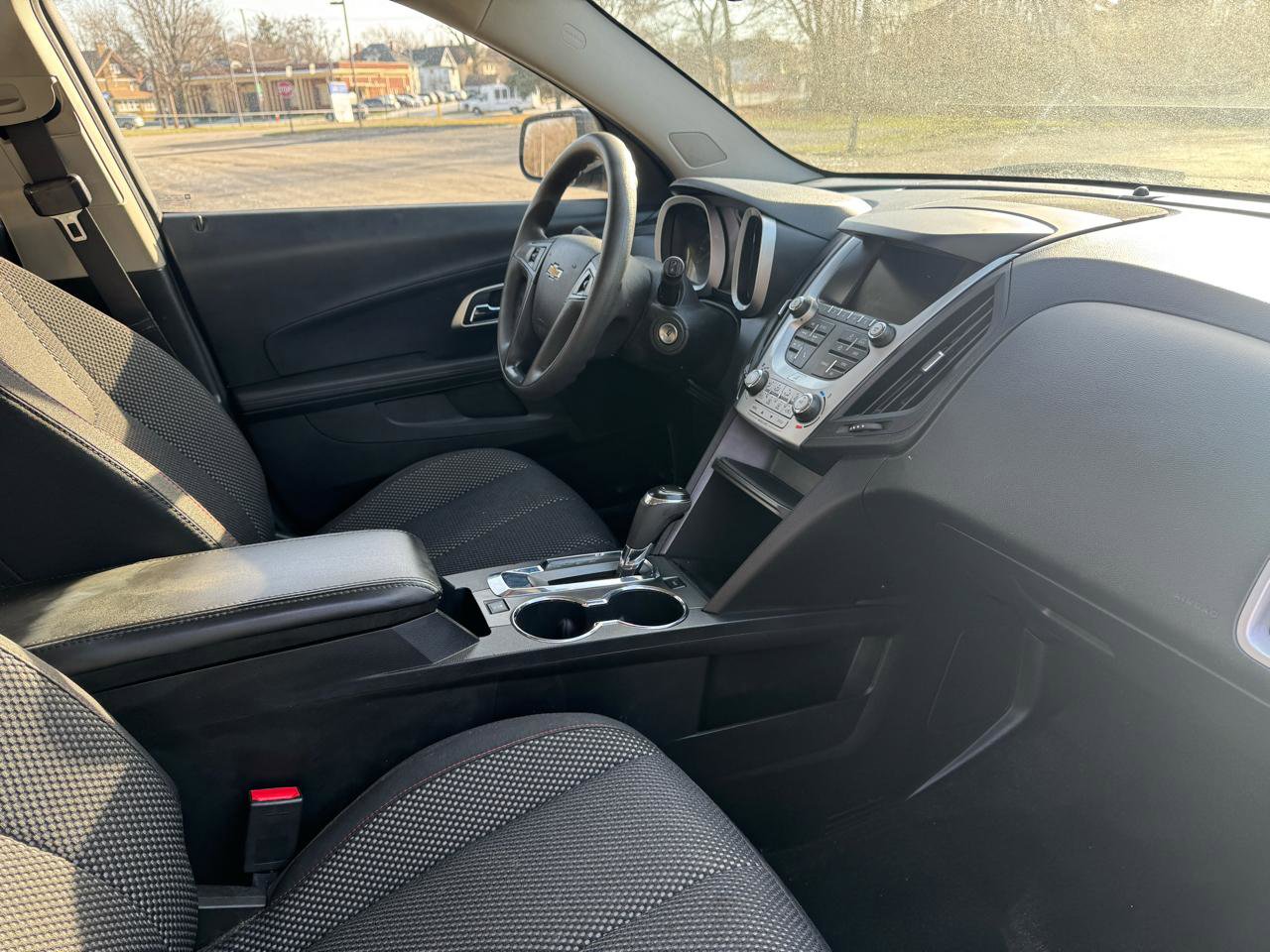 Used 2017 Chevrolet Equinox LS FWD image 28