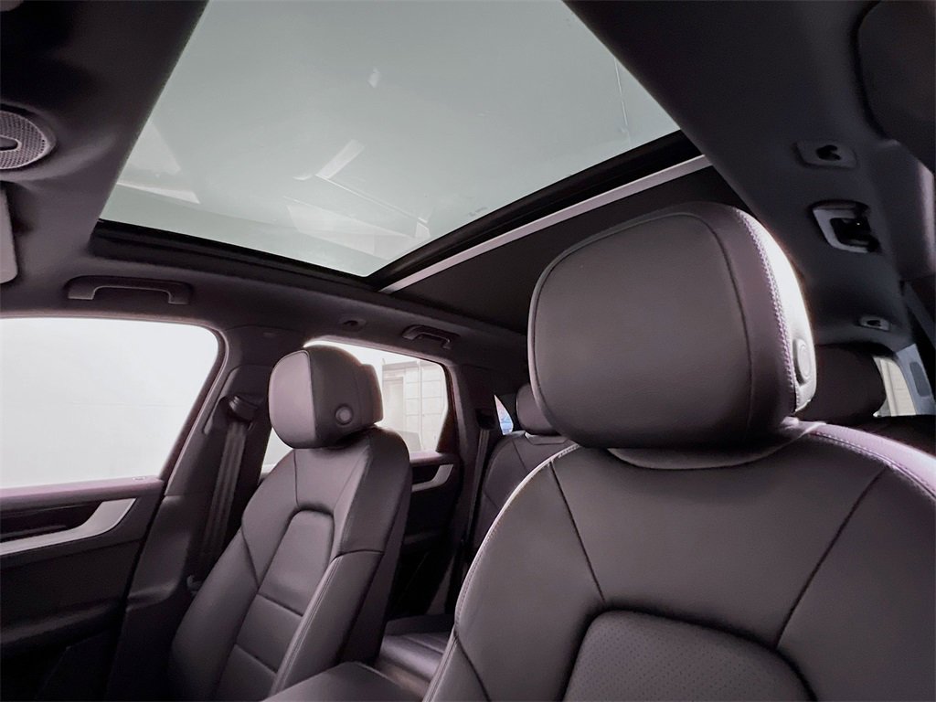 Used 2024 Porsche Cayenne image 13