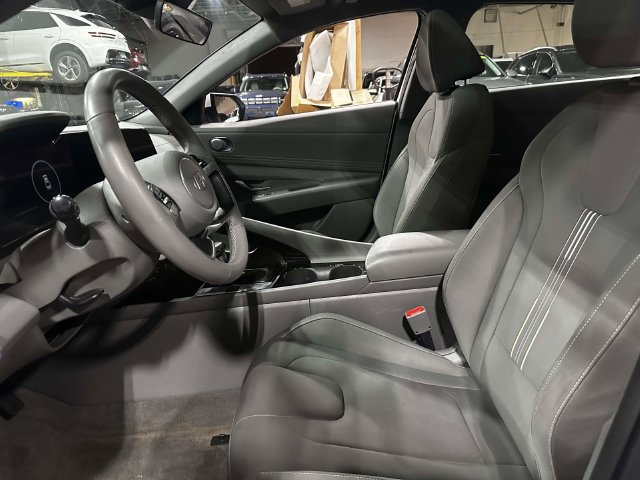 Used 2025 Hyundai Elantra SEL FWD image 19