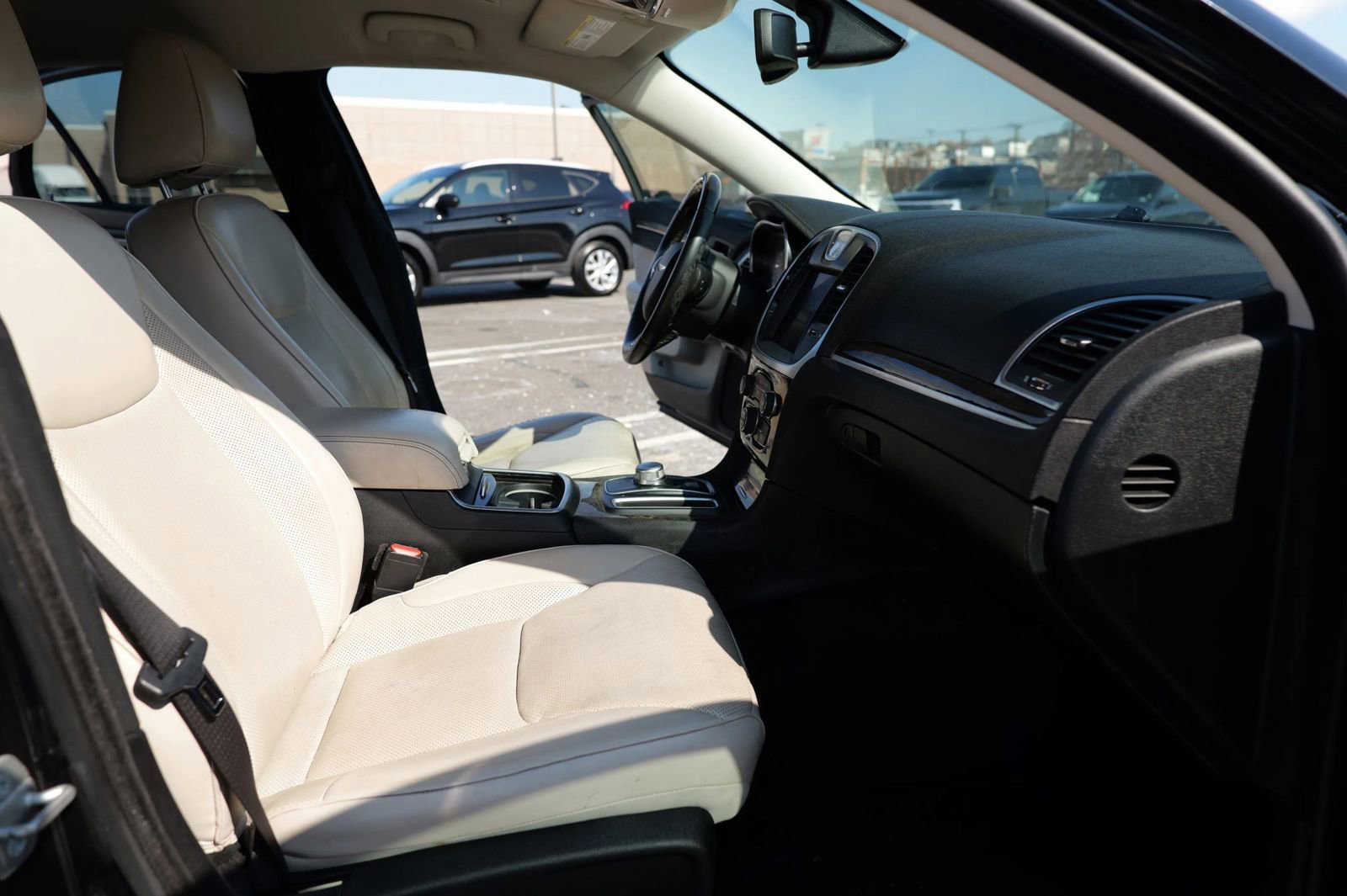 Used 2018 Chrysler 300 Limited image 26