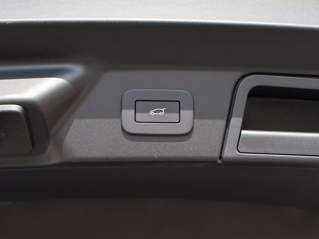 New 2026 Land Rover Range Rover Velar Dynamic SE image 18