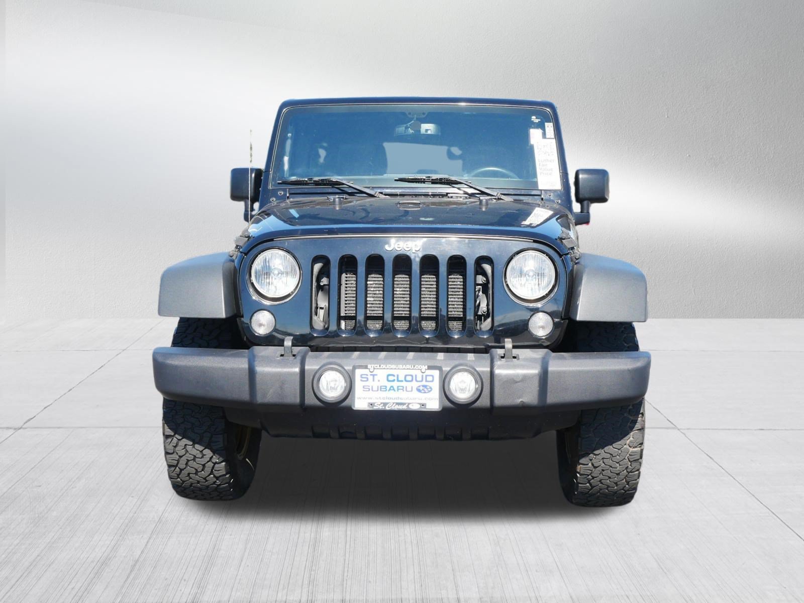 Used 2015 Jeep Wrangler Unlimited Rubicon w/ Connectivity Group AWD/4WD image 2