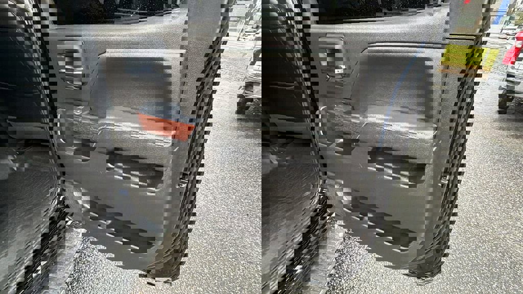 Used 2018 GMC Sierra 1500 SLT image 17