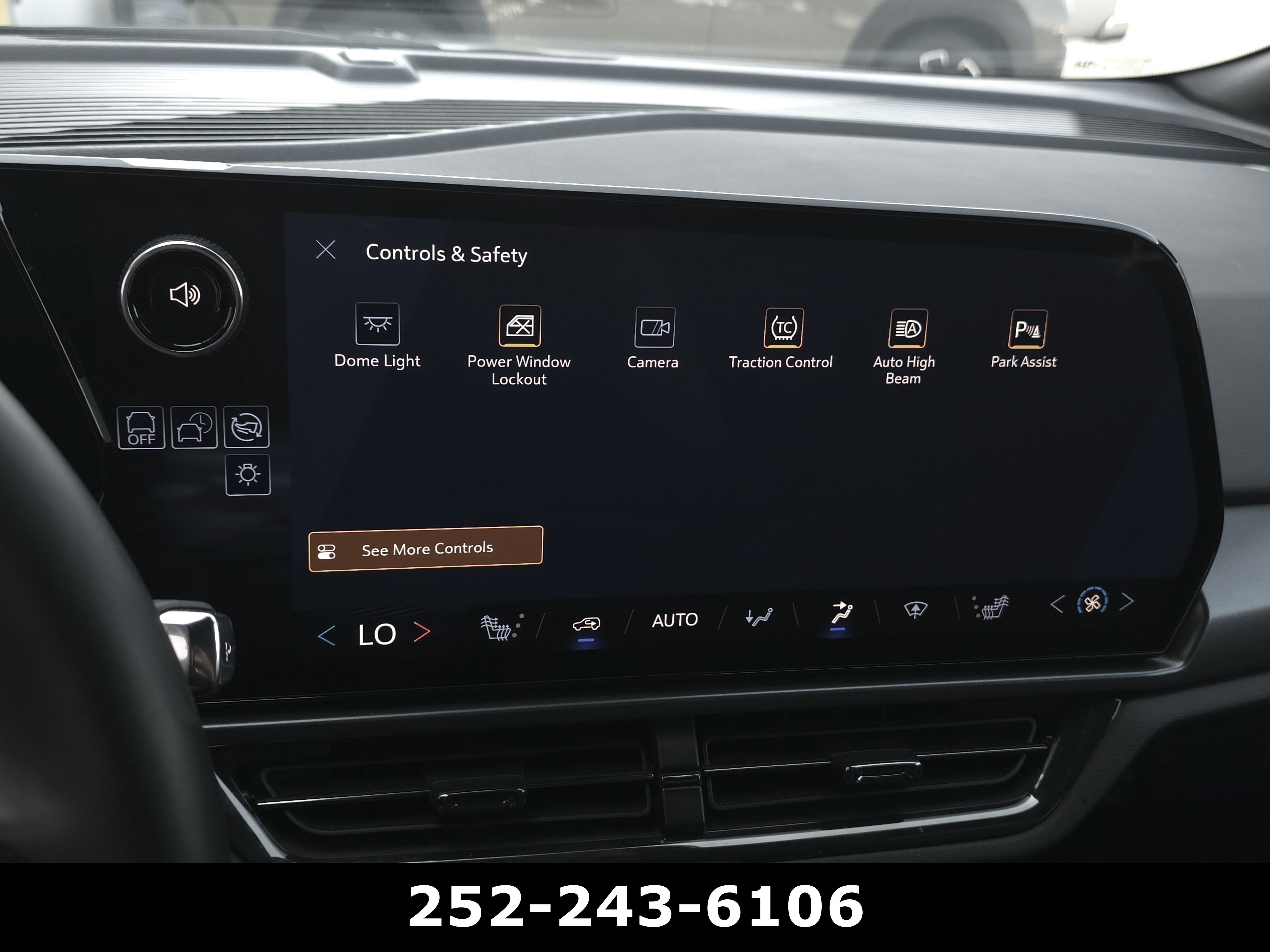 Used 2024 Chevrolet Equinox EV RS FWD image 22