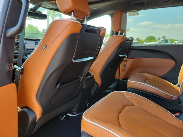 New 2026 Chrysler Pacifica Pinnacle FWD image 11