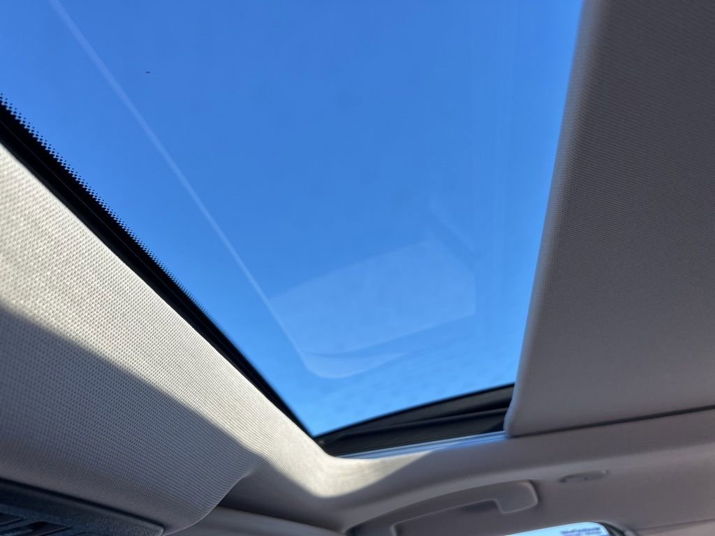 Used 2023 Nissan Rogue SL w/ SL Premium Package image 31