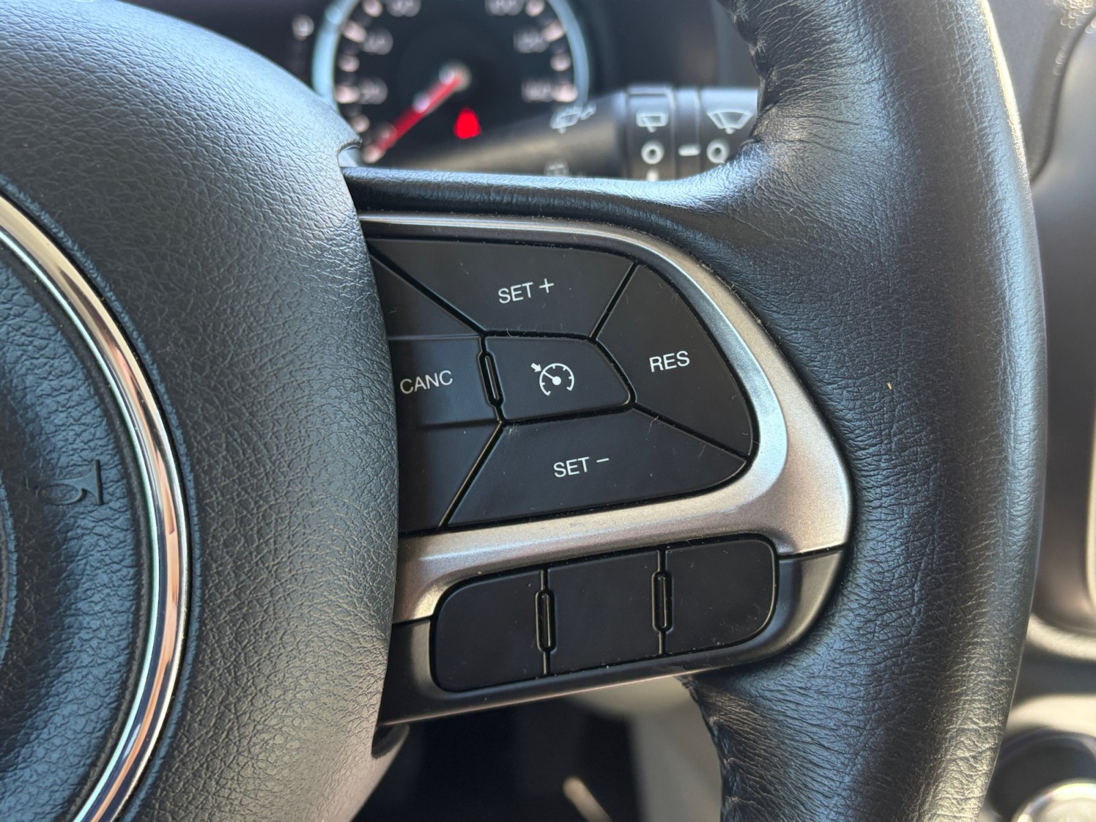 Used 2022 Jeep Renegade Latitude w/ Convenience Group AWD/4WD image 18