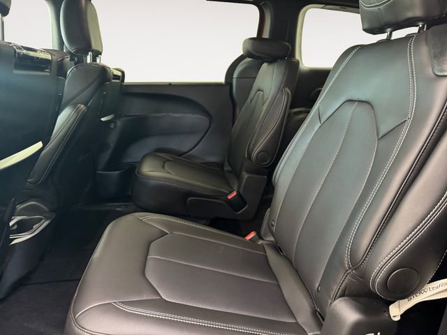 New 2026 Chrysler Pacifica Select image 16