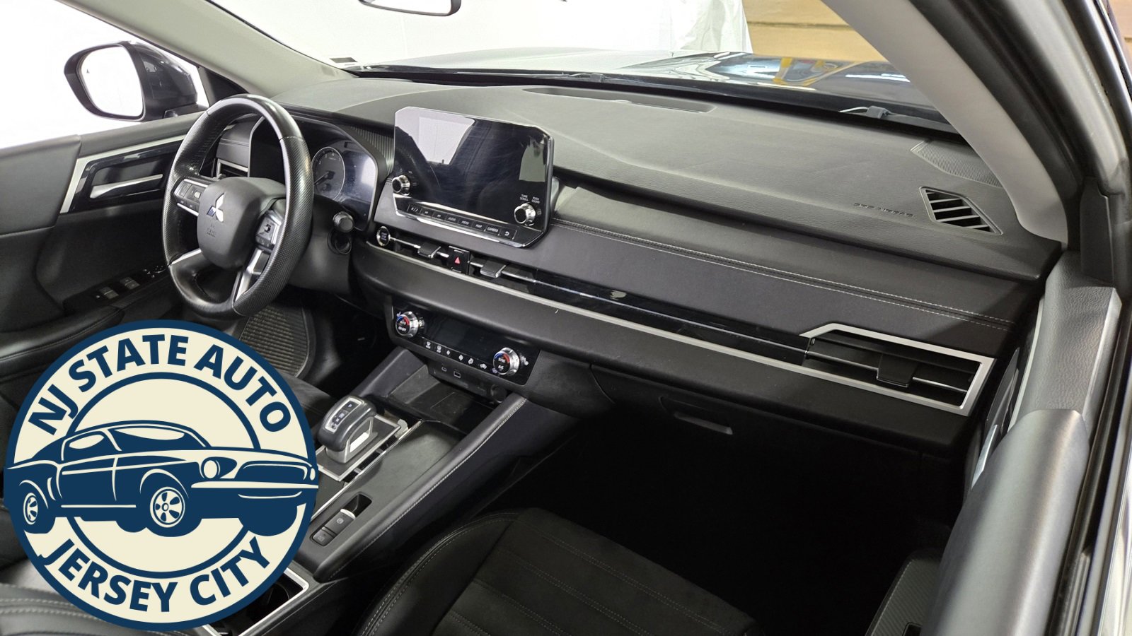 Used 2024 Mitsubishi Outlander SE image 31