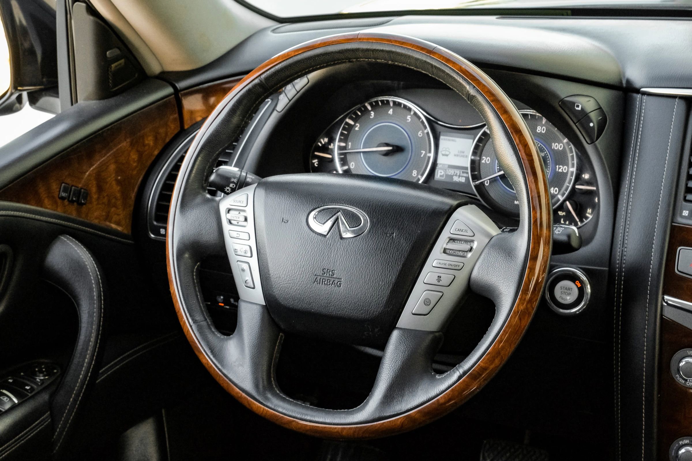 Used 2016 INFINITI QX80 4WD w/ Deluxe Technology Package image 18