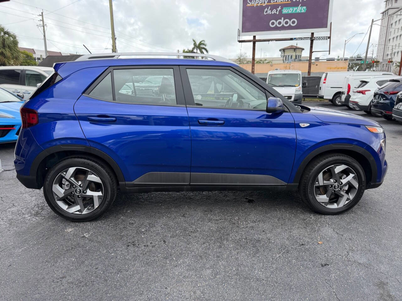 Used 2025 Hyundai Venue SEL FWD image 6
