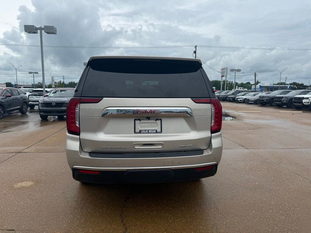 Used 2023 GMC Yukon XL SLT w/ SLT Premium Package RWD image 4