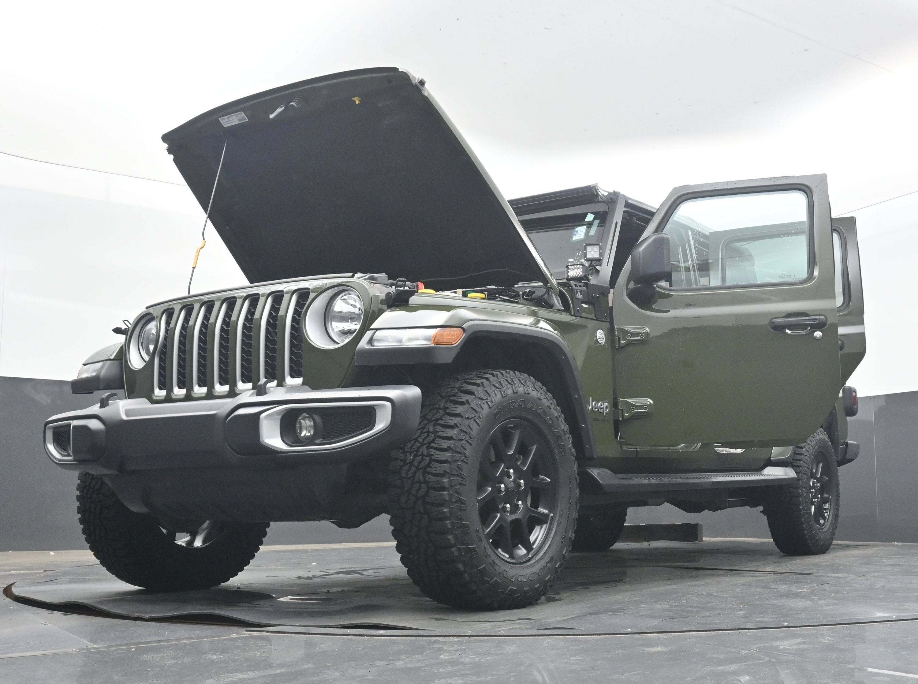 Used 2023 Jeep Gladiator Overland AWD/4WD image 41