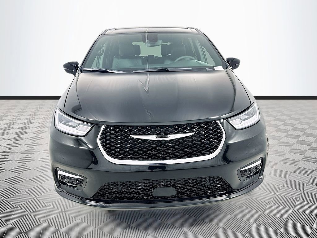 New 2026 Chrysler Pacifica Select AWD/4WD image 2