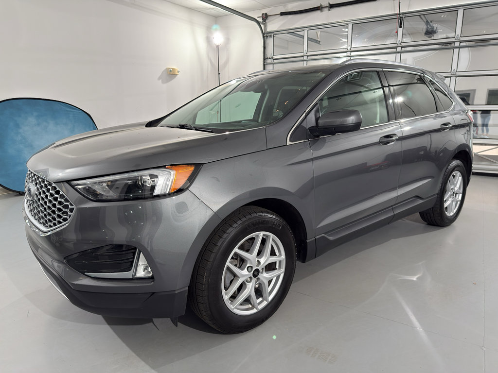 Used 2024 Ford Edge SEL w/ Convenience Package image 3