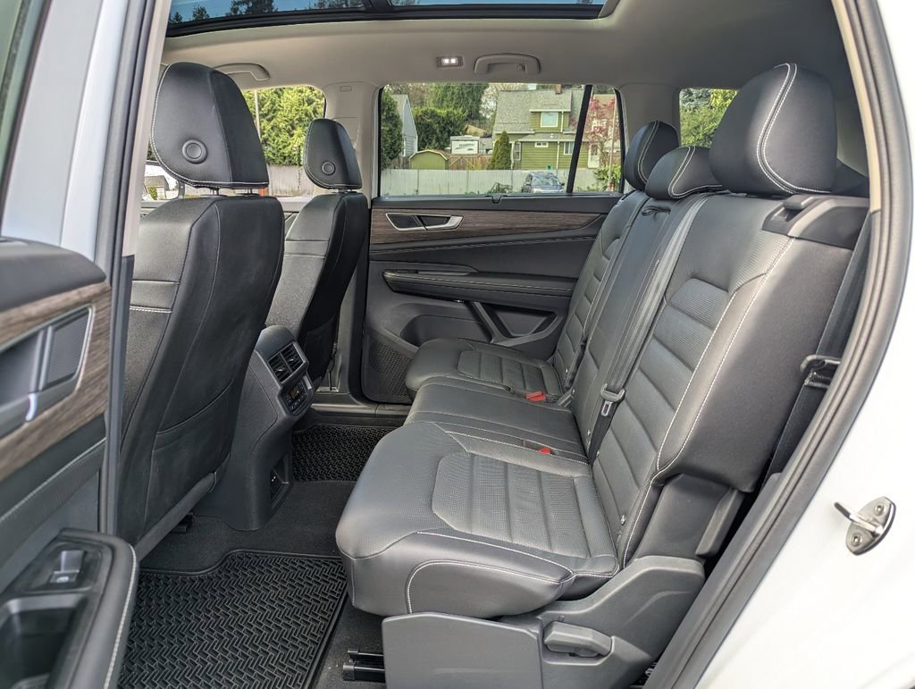 Used 2025 Volkswagen Atlas SEL AWD/4WD image 29