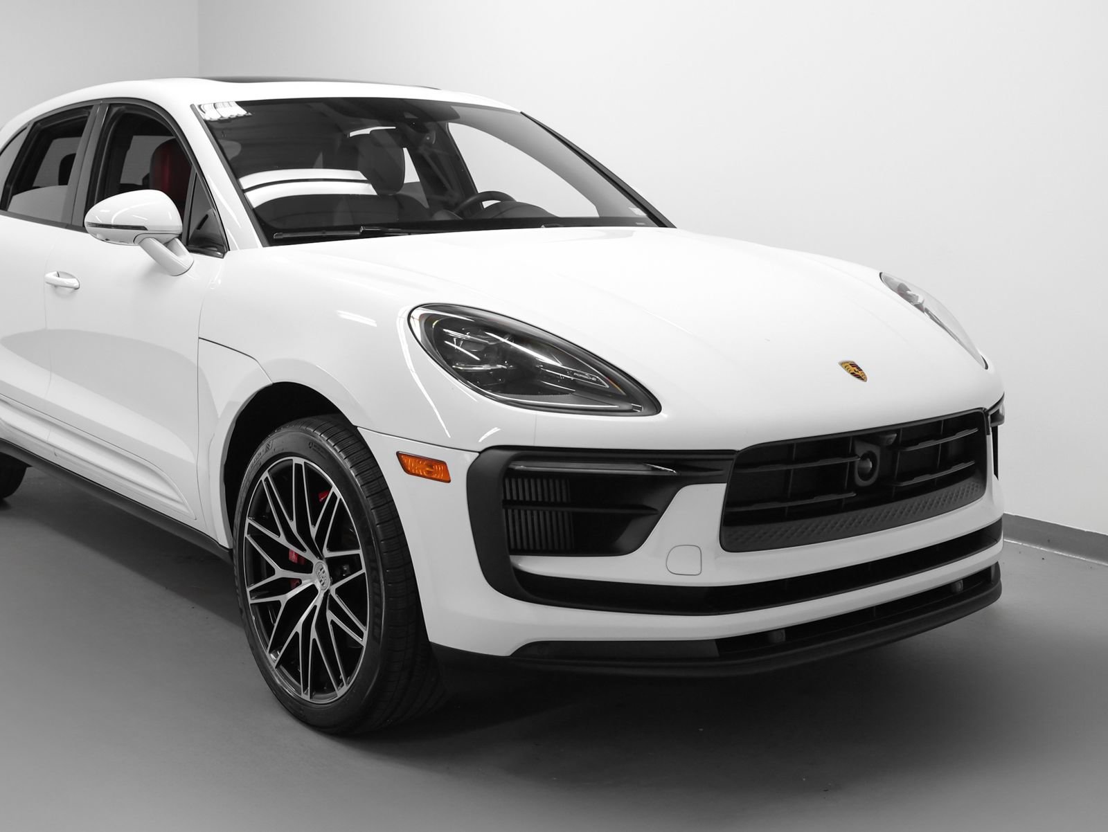 Certified 2022 Porsche Macan S image 9