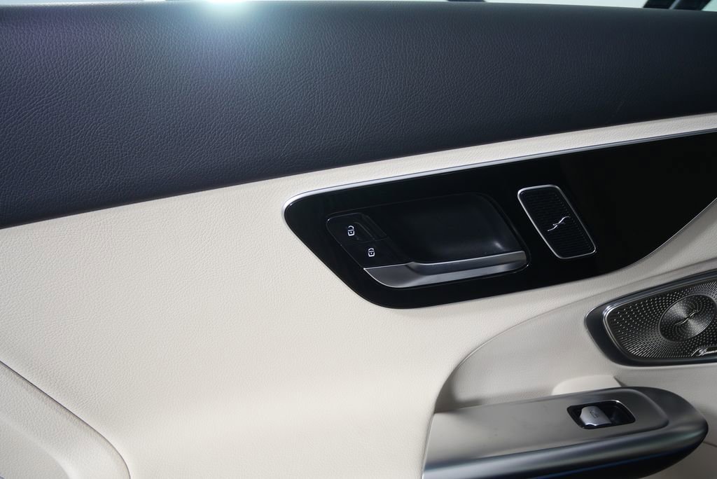 Used 2023 Mercedes-Benz C 300 Sedan image 13