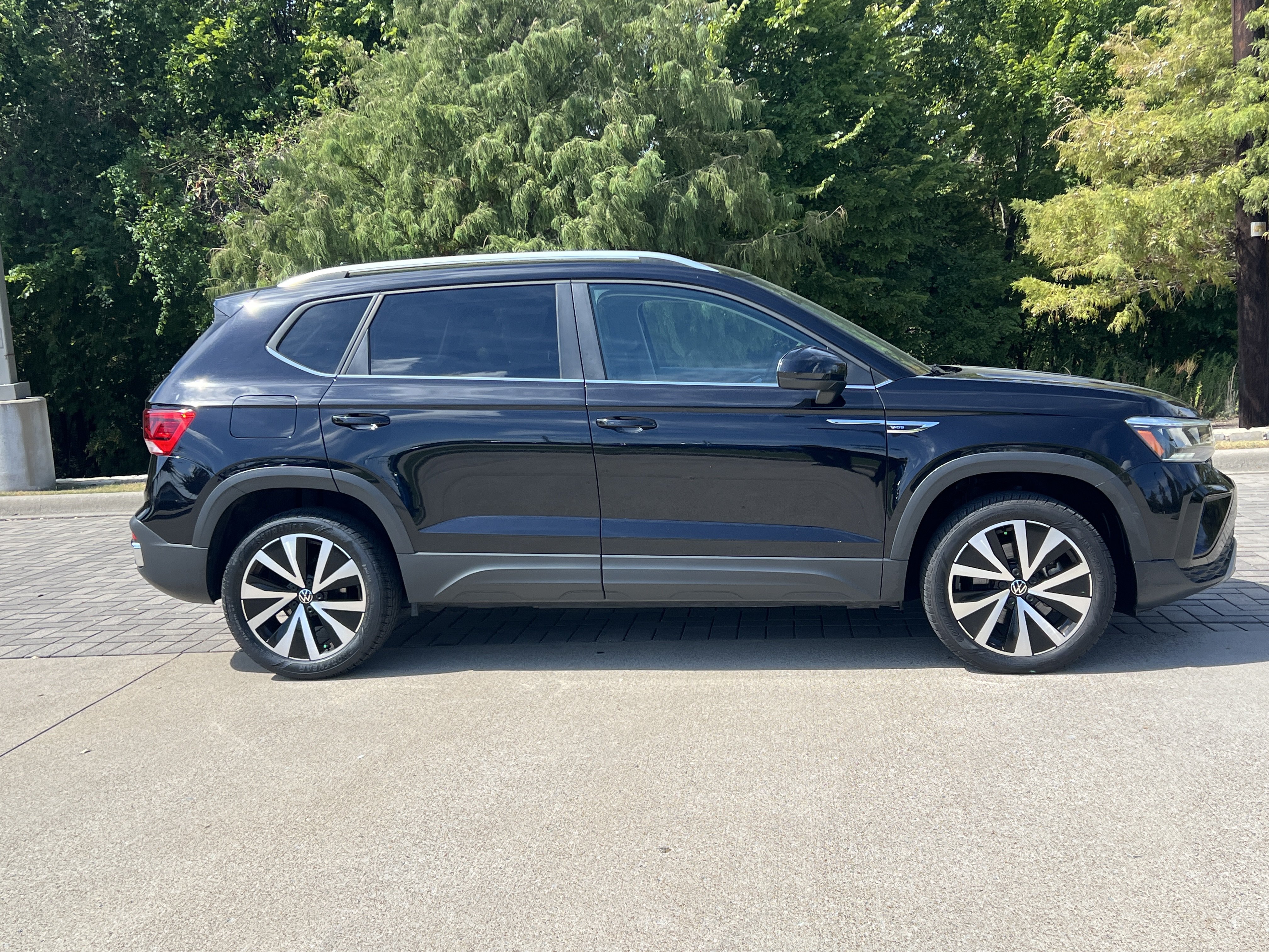 Certified 2023 Volkswagen Taos SE w/ Panoramic Sunroof Package FWD image 10