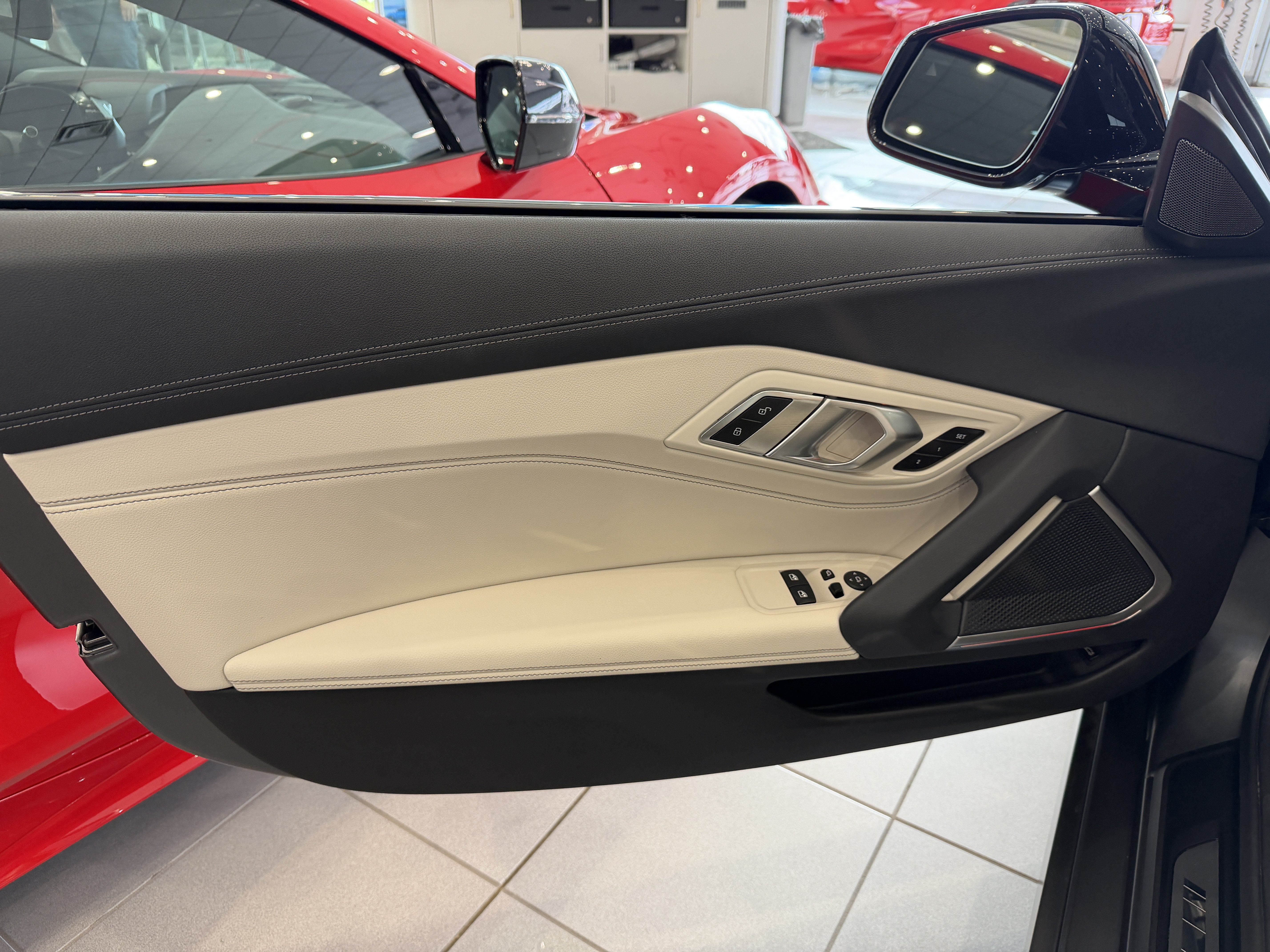 Used 2025 BMW Z4 M40i RWD image 9