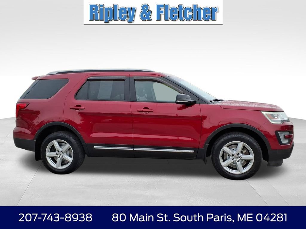 Used 2017 Ford Explorer XLT w/ Equipment Group 202A AWD/4WD image 4