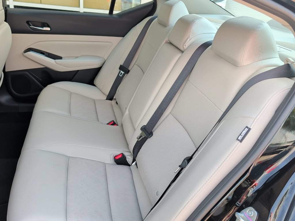 Used 2024 Nissan Altima 2.5 SL FWD image 14