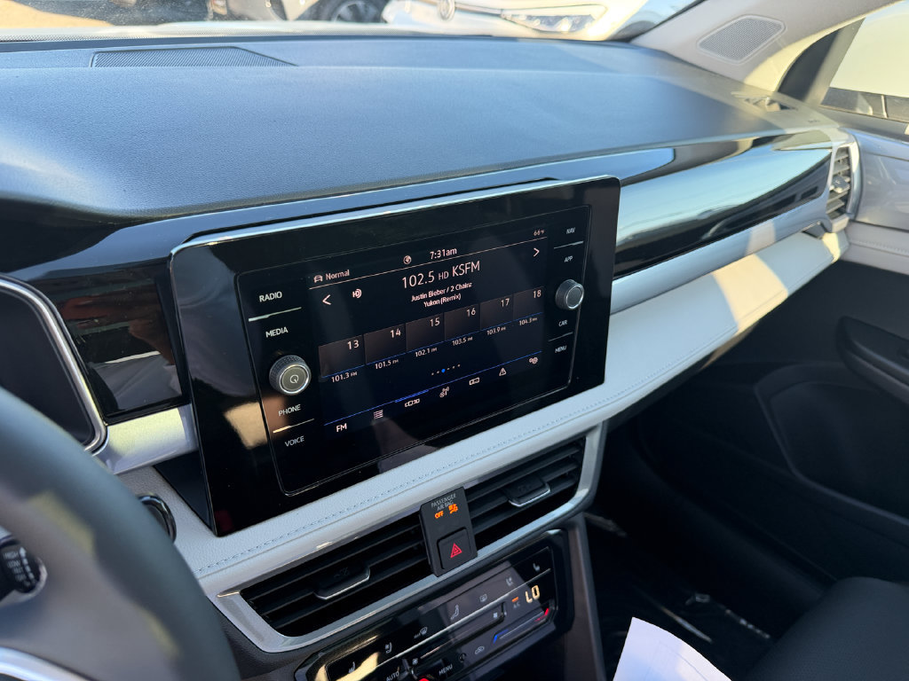 New 2026 Volkswagen Taos SEL AWD/4WD image 18