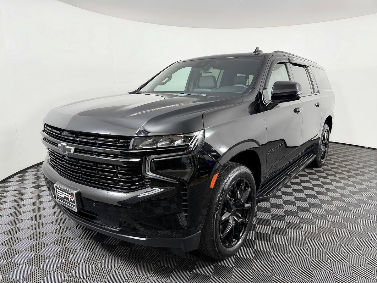 Used 2023 Chevrolet Suburban RST w/ Luxury Package AWD/4WD image 2