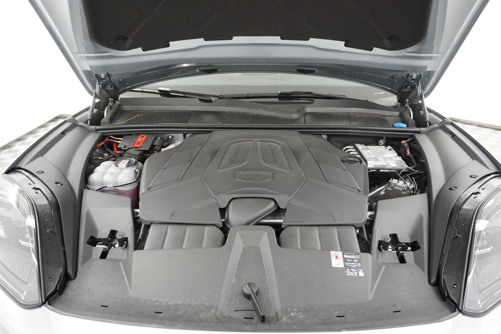 Certified 2026 Porsche Cayenne AWD/4WD image 14