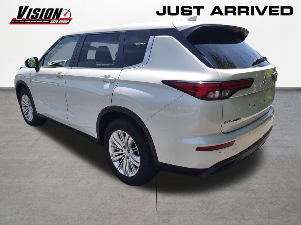 Used 2022 Mitsubishi Outlander ES AWD/4WD image 3