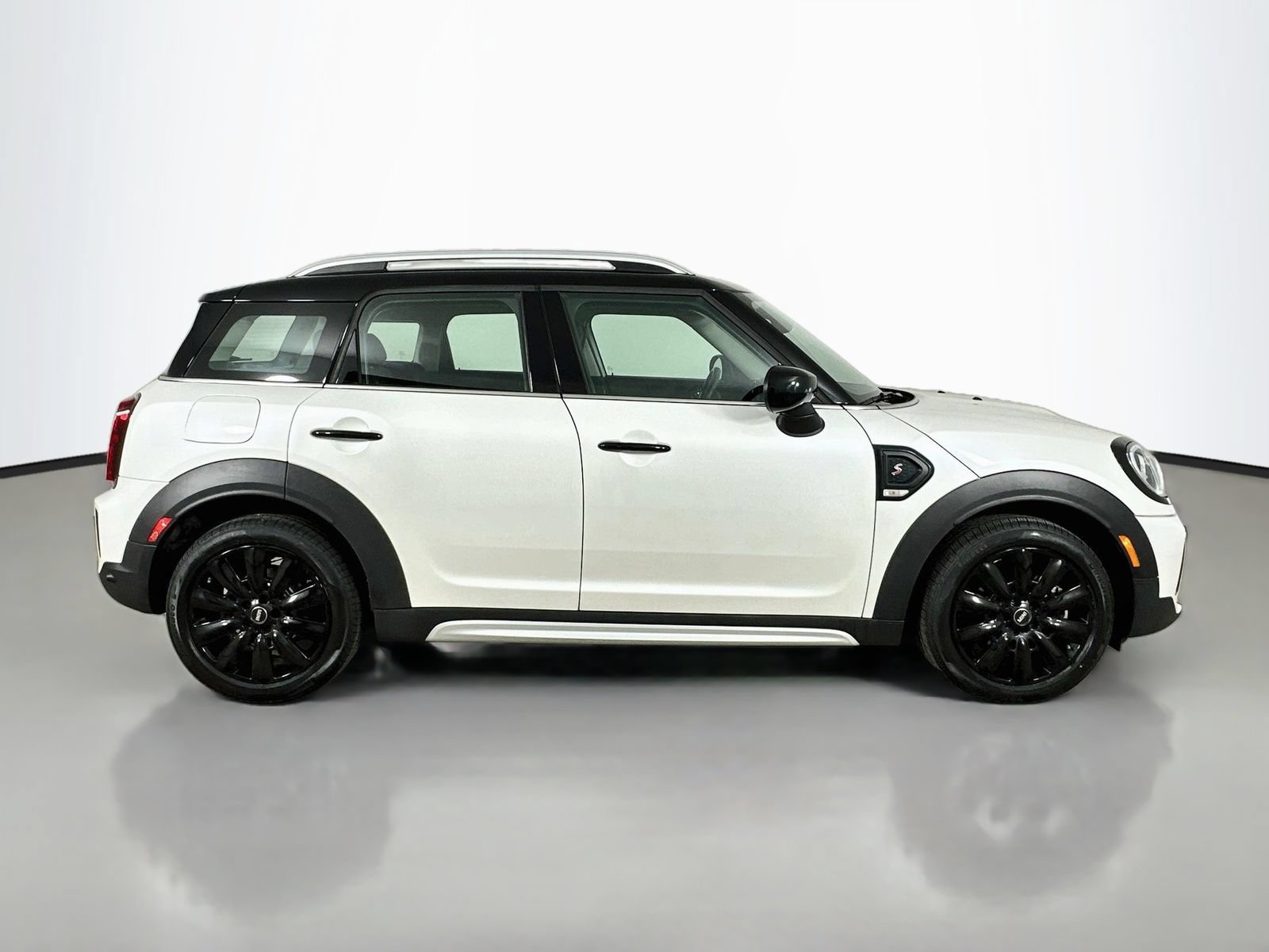 Used 2024 MINI Cooper Countryman S FWD image 4
