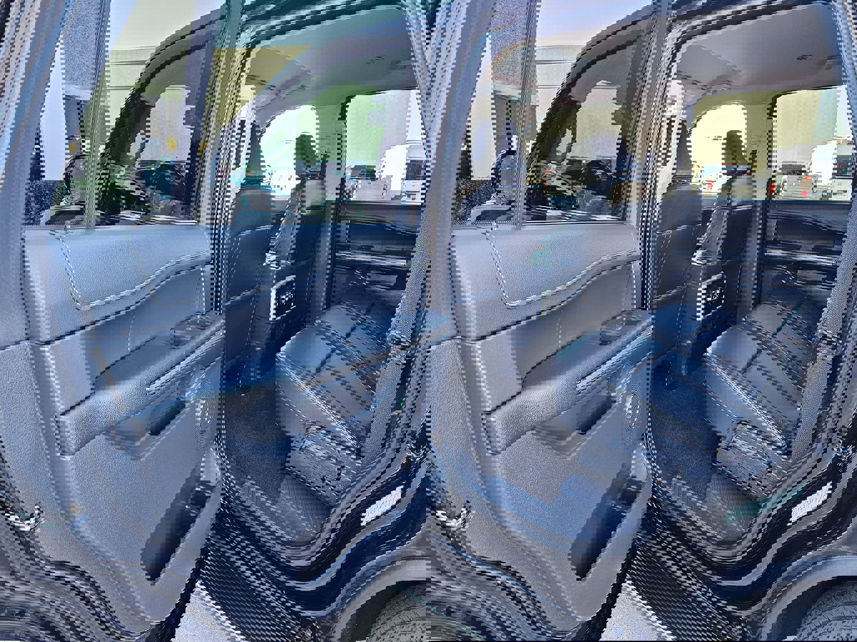 Used 2022 Ford Expedition XLT image 18